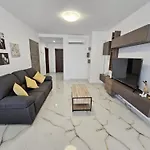 Modern 2br With Terrace Enjoying Views 3 Apartment *