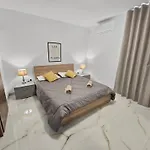 Modern 2br With Terrace Enjoying Views 3