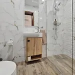 Modern 2br With Terrace Enjoying Views 3 Apartment