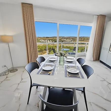 דירה Modern 2br With Terrace Enjoying Views 3 -
