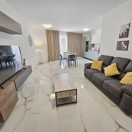 דירה Modern 2br With Terrace Enjoying Views 3 - *