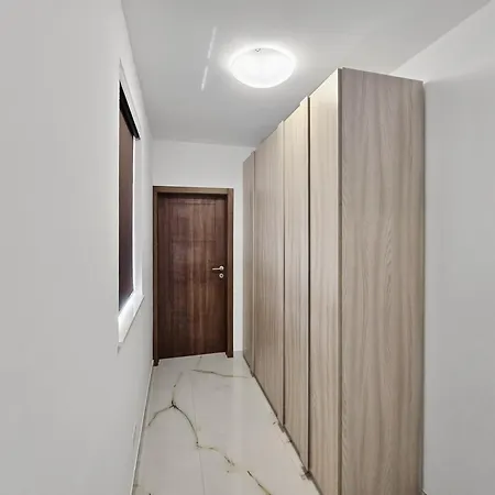 דירה Modern 2br With Terrace Enjoying Views 3 -
