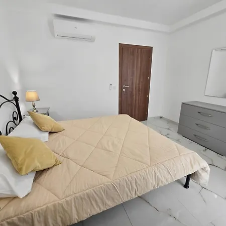 Modern 2br With Terrace Enjoying Views 3 - סיינט פול ביי