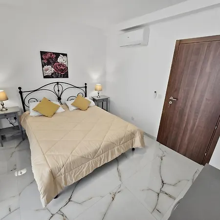 Modern 2br With Terrace Enjoying Views 3 - * סיינט פול ביי