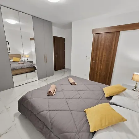 Modern 2br With Terrace Enjoying Views 3 - סיינט פול ביי