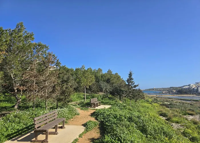 Modern 2br With Terrace Enjoying Views 3 * 세인트폴스베이