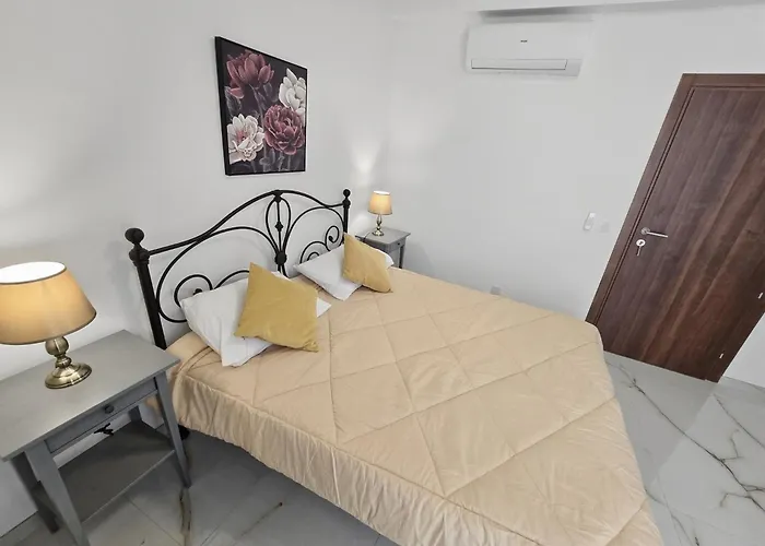 Modern 2br With Terrace Enjoying Views 3 세인트폴스베이